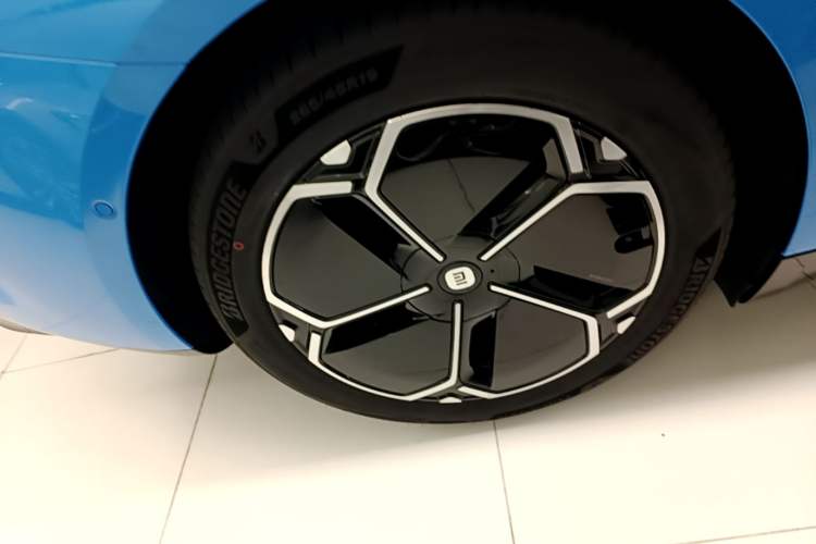 Used Xiaomi Auto SU7 2026 Model Standard Edition Exterior 5