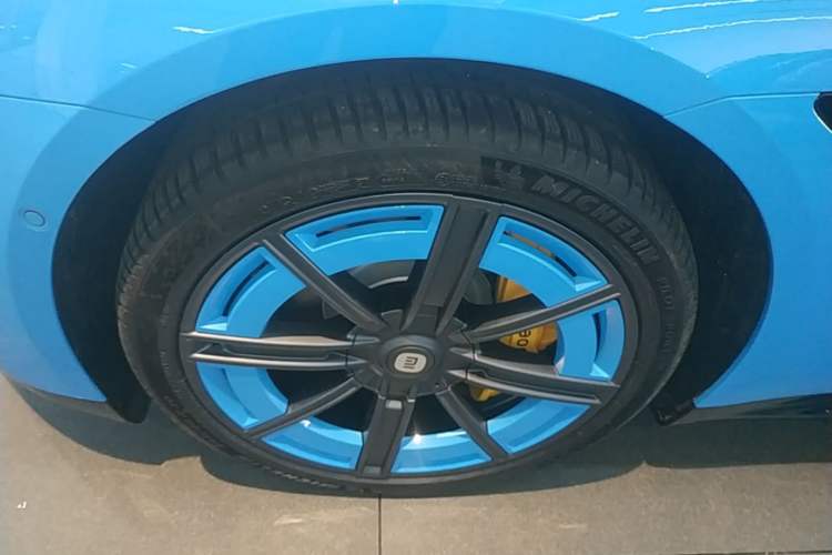 Used Xiaomi Auto SU7 2026 Model Standard Edition Left Front Wheel Hub