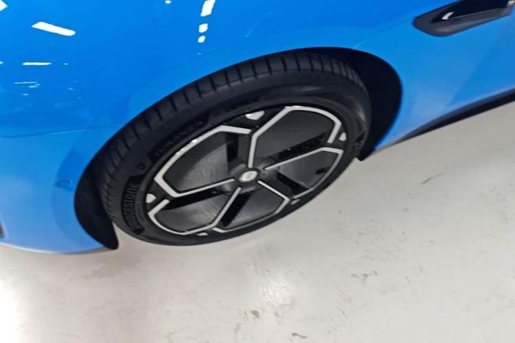 Used Xiaomi Auto SU7 2026 Model Standard Edition Left Front Wheel Hub