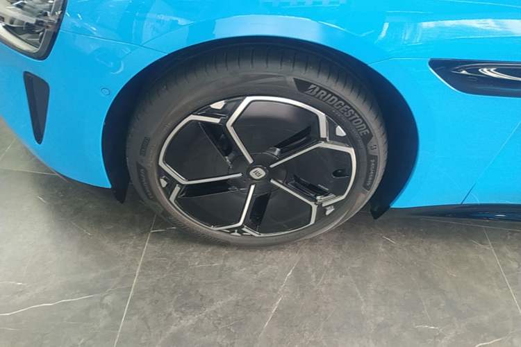 Used Xiaomi Auto SU7 2026 Model Standard Edition Left Front Wheel Hub
