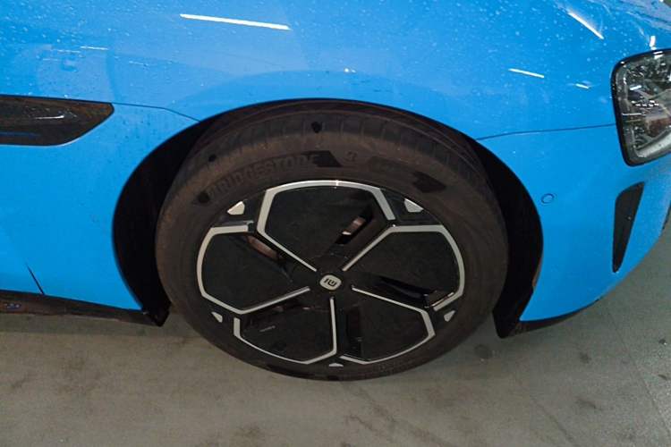 Used Xiaomi Auto SU7 2026 Model Standard Edition Right Front Wheel Hub