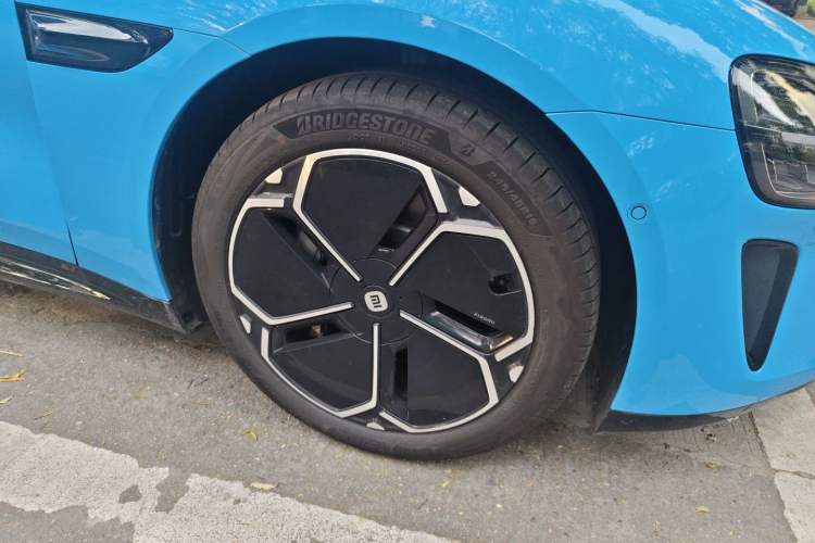 Used Xiaomi Auto SU7 2026 Model Pro Right Front Wheel Hub