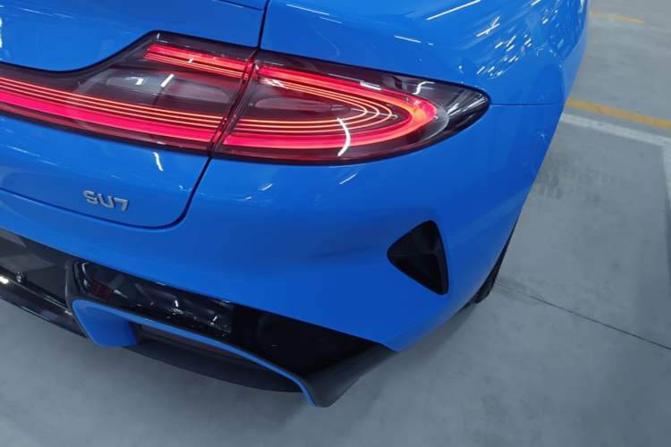 Used Xiaomi Auto SU7 2026 Model Standard Edition Right Rear Taillight