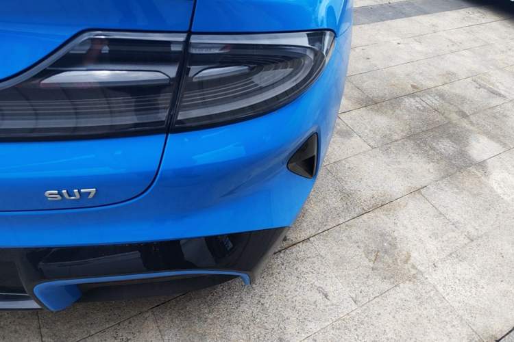 Used Xiaomi Auto SU7 2026 Model Standard Edition Right Rear Taillight