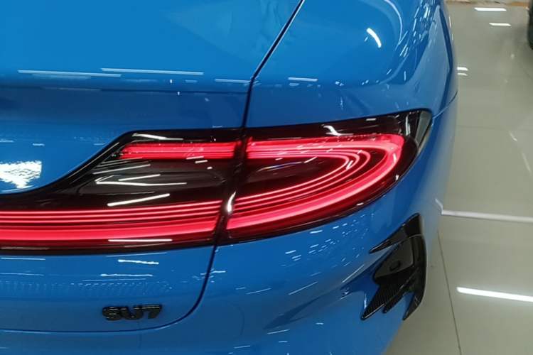 Used Xiaomi Auto SU7 2026 Model Standard Edition Right Rear Taillight