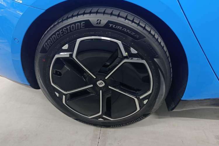 Used Xiaomi Auto SU7 2026 Model Standard Edition Right Rear Wheel Hub