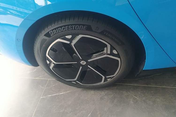 Used Xiaomi Auto SU7 2026 Model Standard Edition Right Rear Wheel Hub