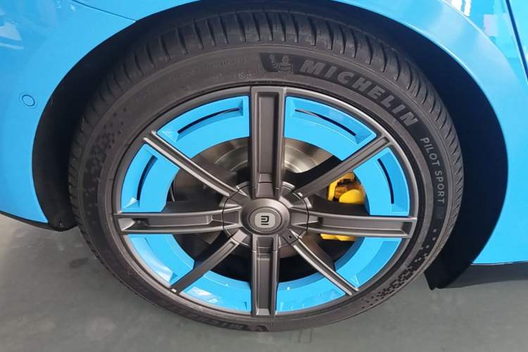 Used Xiaomi Auto SU7 2026 Model Pro Right Rear Wheel Hub
