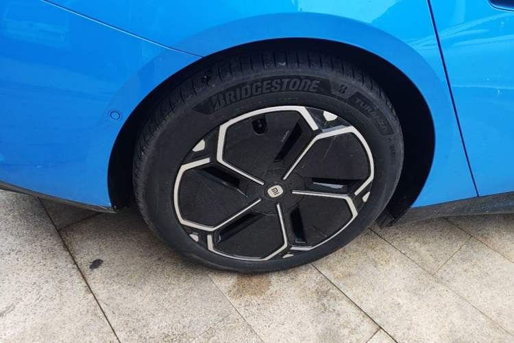 Used Xiaomi Auto SU7 2026 Model Standard Edition Right Rear Wheel Hub