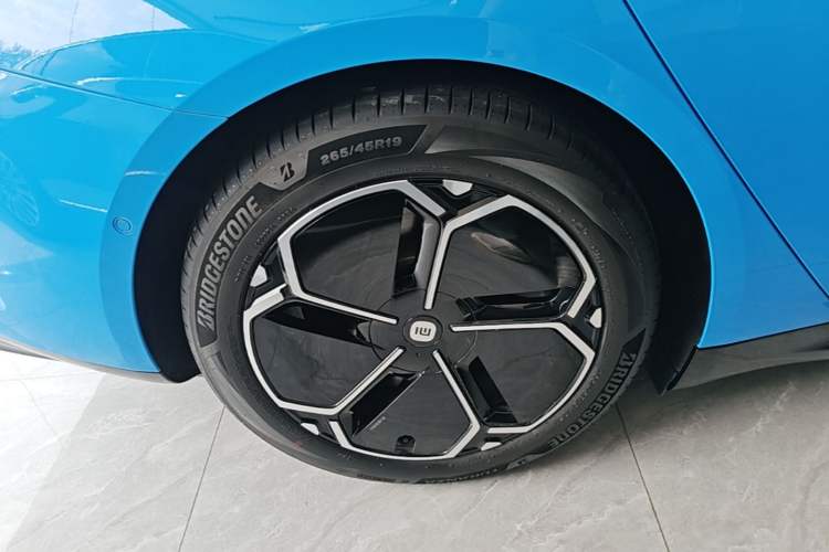 Used Xiaomi Auto SU7 2026 Model Standard Edition Right Rear Wheel Hub