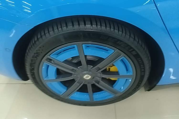 Used Xiaomi Auto SU7 2026 Model Standard Edition Right Rear Wheel Hub