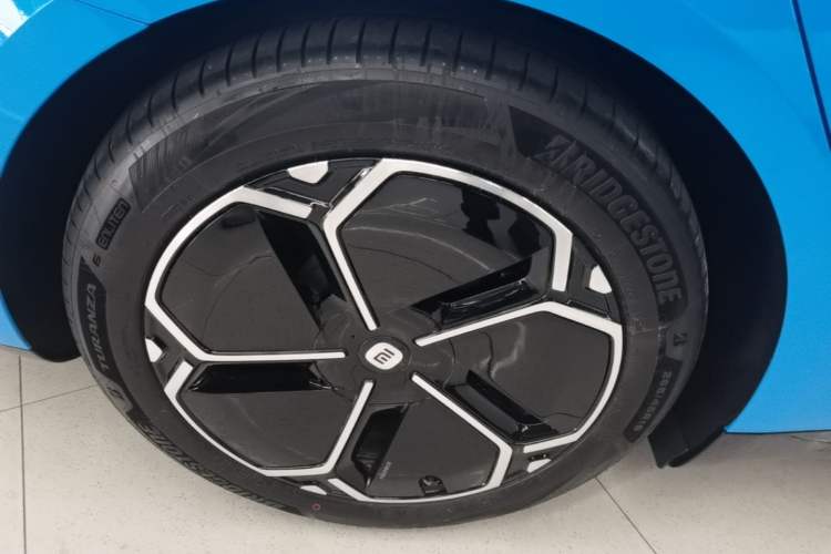 Used Xiaomi Auto SU7 2026 Model Standard Edition Right Rear Wheel Hub