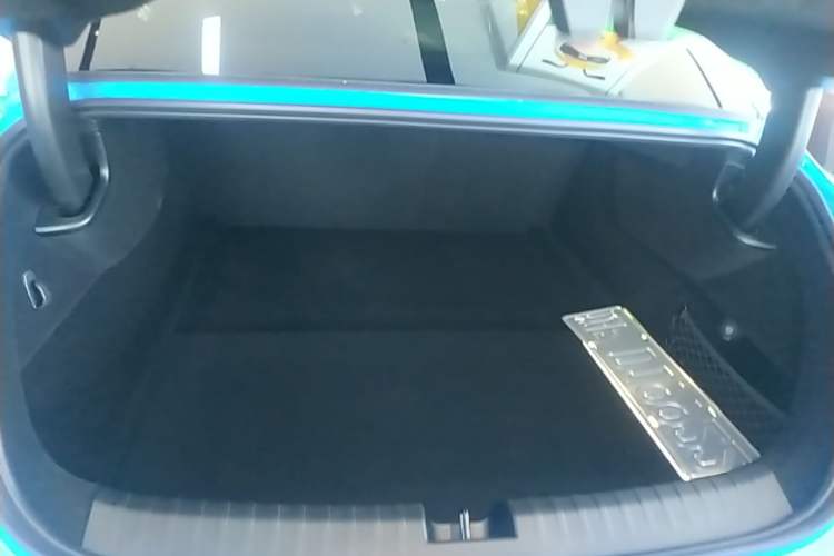 Used Xiaomi Auto SU7 2026 Model Standard Edition Trunk