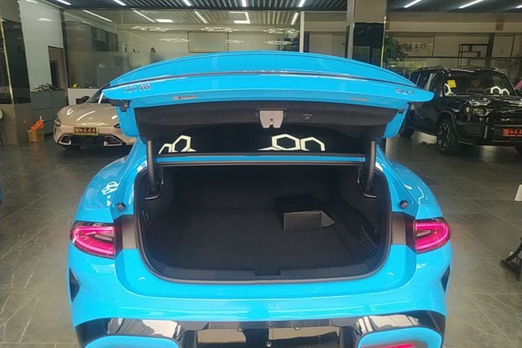 Used Xiaomi Auto SU7 2026 Model Standard Edition Trunk