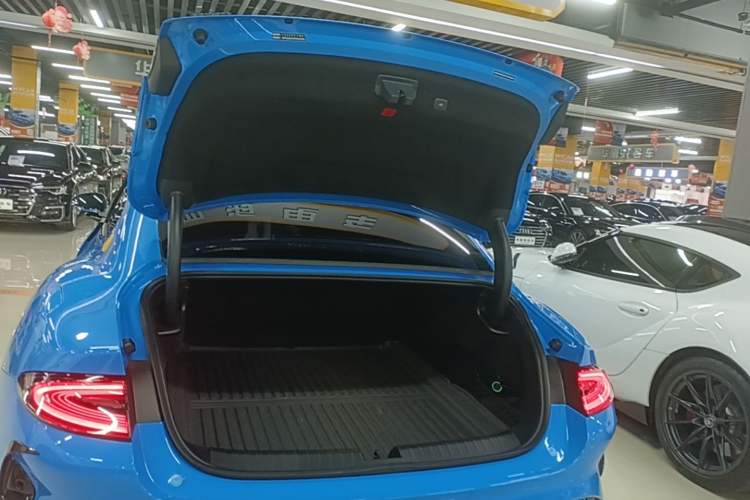 Used Xiaomi Auto SU7 2026 Model Standard Edition Trunk