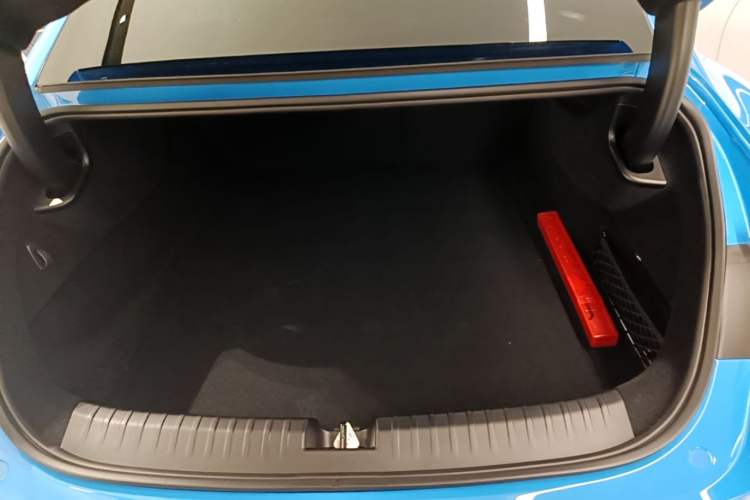 Used Xiaomi Auto SU7 2026 Model Standard Edition Trunk