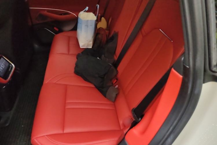 Used Xiaomi Auto SU7 2026 Model Standard Edition Interior 4