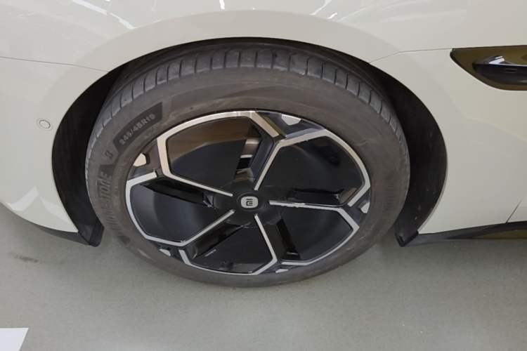 Used Xiaomi Auto SU7 2026 Model Standard Edition Left Front Wheel Hub