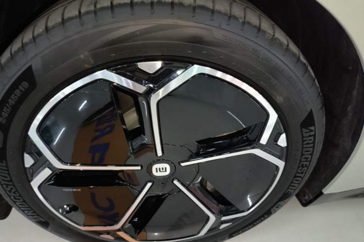 Used Xiaomi Auto SU7 2026 Model Standard Edition Left Front Wheel Hub