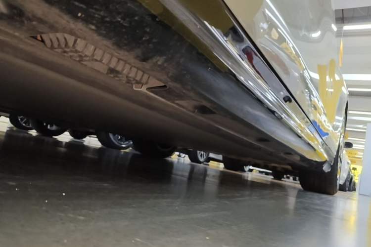 Used Xiaomi Auto SU7 2026 Model Standard Edition Left Side Sill