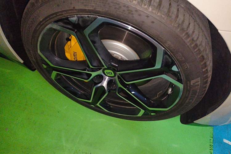 Used Xiaomi Auto SU7 2026 Model Pro Right Front Wheel Hub