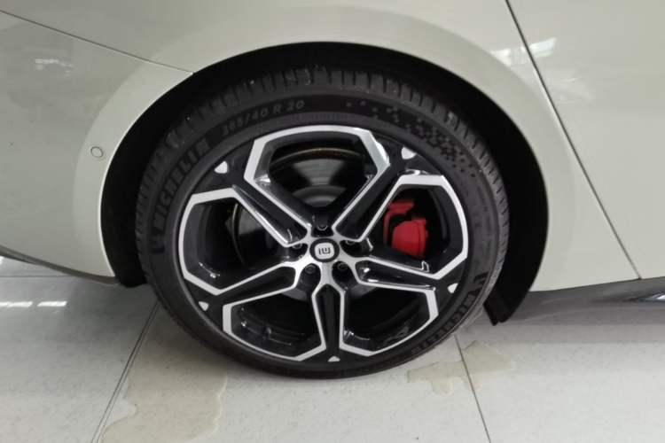 Used Xiaomi Auto SU7 2026 Model Max Right Rear Wheel Hub