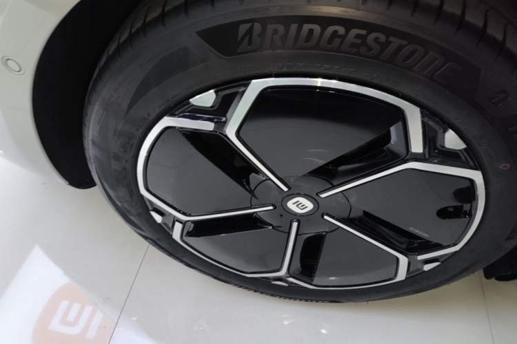 Used Xiaomi Auto SU7 2026 Model Standard Edition Right Rear Wheel Hub