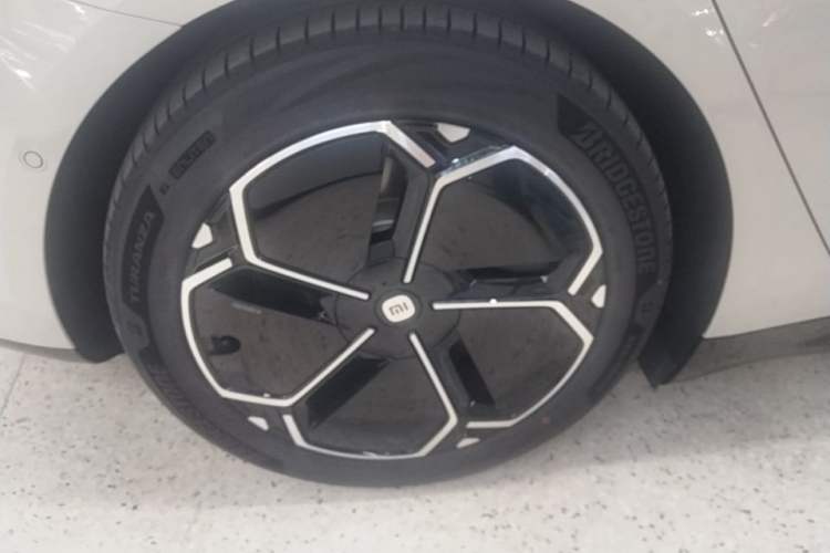 Used Xiaomi Auto SU7 2026 Model Standard Edition Right Rear Wheel Hub