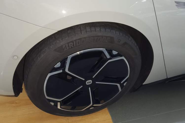 Used Xiaomi Auto SU7 2026 Model Standard Edition Right Rear Wheel Hub