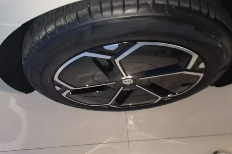 Used Xiaomi Auto SU7 2026 Model Standard Edition Right Rear Wheel Hub
