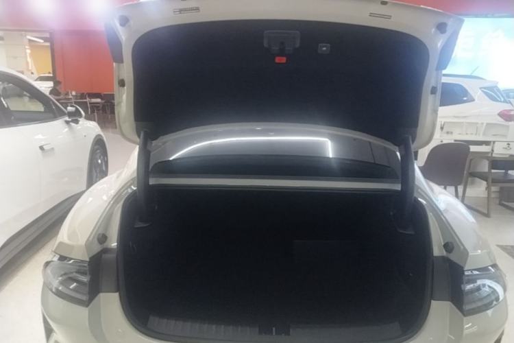 Used Xiaomi Auto SU7 2026 Model Standard Edition Trunk