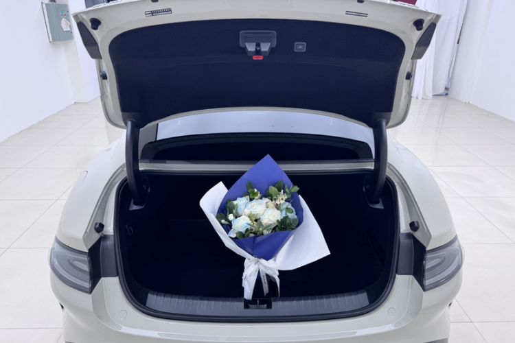 Used Xiaomi Auto SU7 2026 Model Standard Edition Trunk