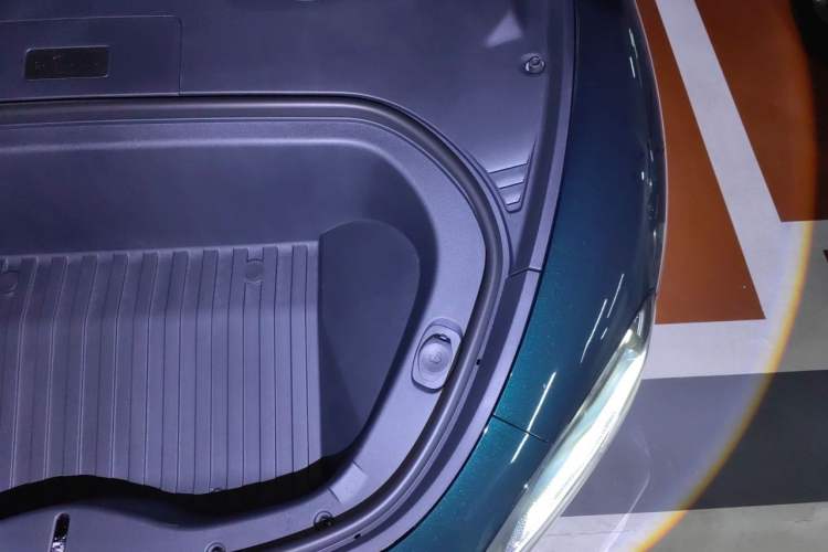 Used Xiaomi Auto SU7 2026 Model Pro Engine Bay Left