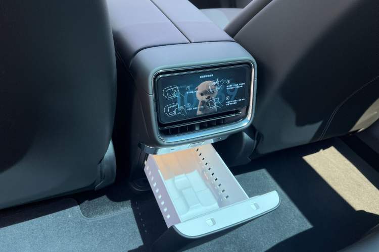 Used Xiaomi Auto SU7 2026 Model Max Interior 1