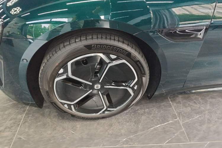 Used Xiaomi Auto SU7 2026 Model Standard Edition Left Front Wheel Hub