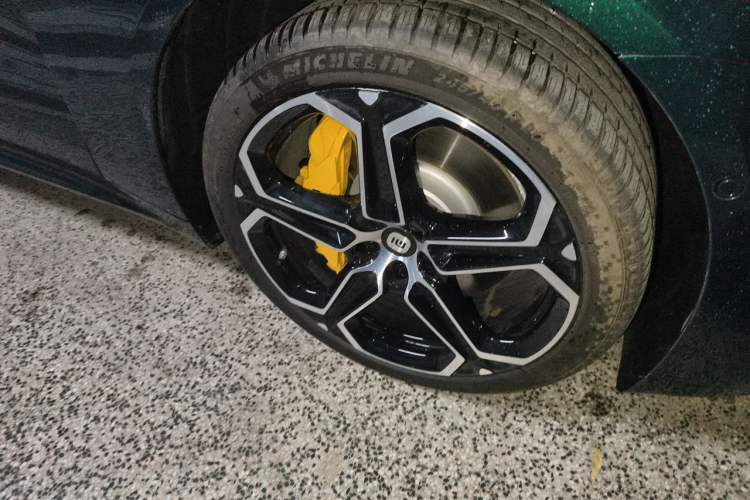 Used Xiaomi Auto SU7 2026 Model Pro Right Front Wheel Hub