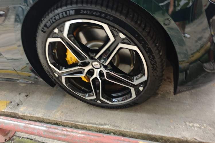 Used Xiaomi Auto SU7 2026 Model Pro Right Front Wheel Hub