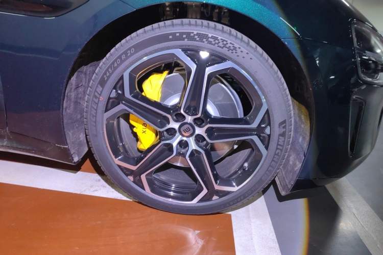 Used Xiaomi Auto SU7 2026 Model Pro Right Front Wheel Hub