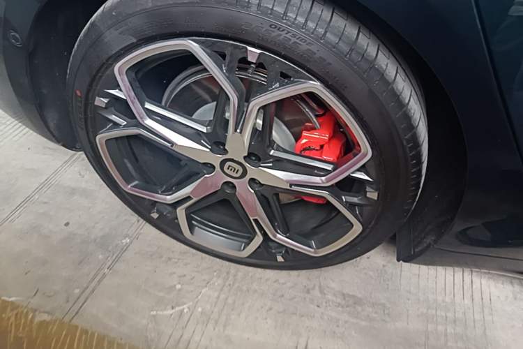 Used Xiaomi Auto SU7 2026 Model Max Right Rear Wheel Hub