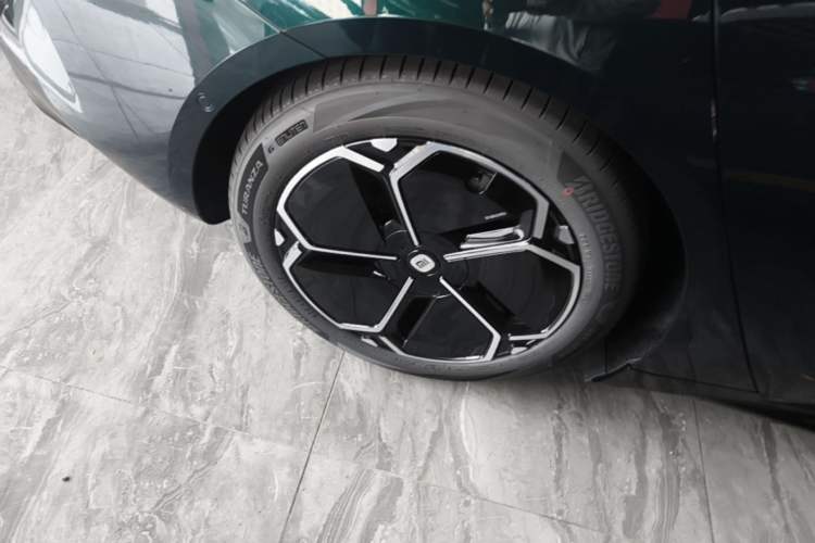 Used Xiaomi Auto SU7 2026 Model Pro Right Rear Wheel Hub