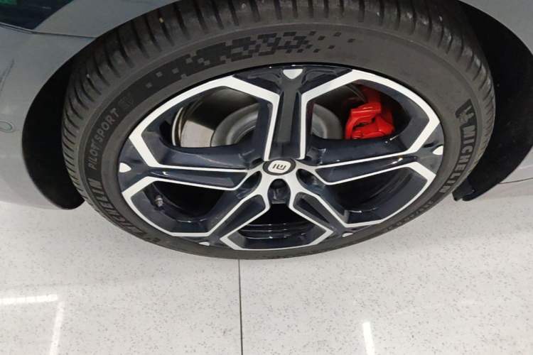 Used Xiaomi Auto SU7 2026 Model Max Right Rear Wheel Hub