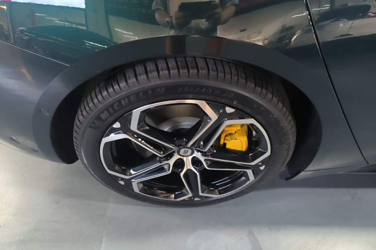 Used Xiaomi Auto SU7 2026 Model Standard Edition Right Rear Wheel Hub