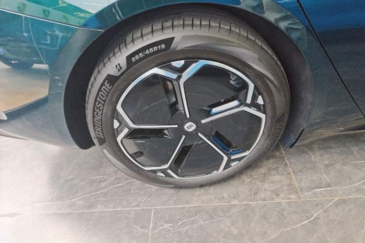 Used Xiaomi Auto SU7 2026 Model Standard Edition Right Rear Wheel Hub