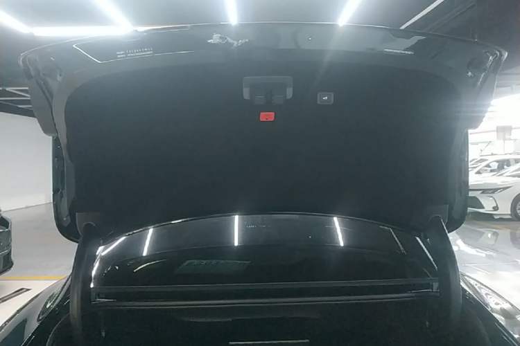 Used Xiaomi Auto SU7 2026 Model Standard Edition Trunk