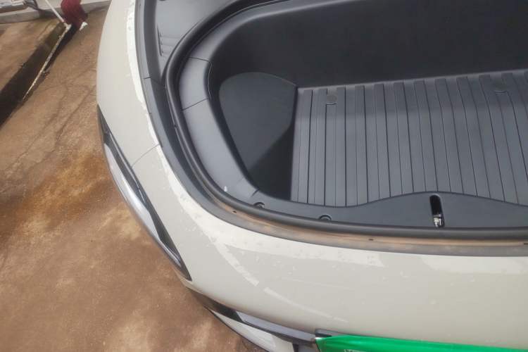 Used Xiaomi Auto SU7 2026 Model Standard Edition Engine Bay Right