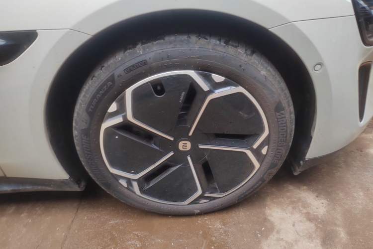Used Xiaomi Auto SU7 2026 Model Standard Edition Right Front Wheel Hub