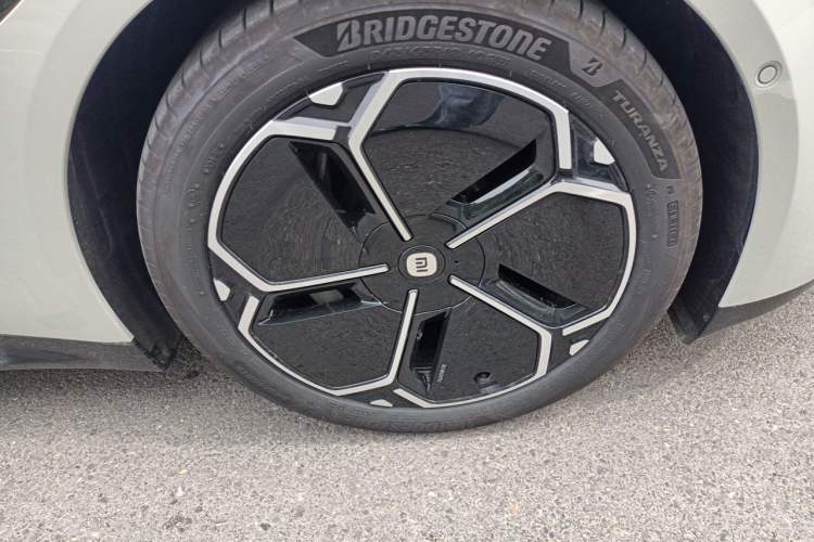 Used Xiaomi Auto SU7 2026 Model Pro Right Front Wheel Hub
