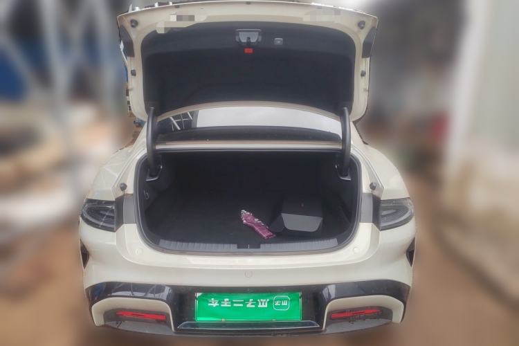 Used Xiaomi Auto SU7 2026 Model Standard Edition Trunk