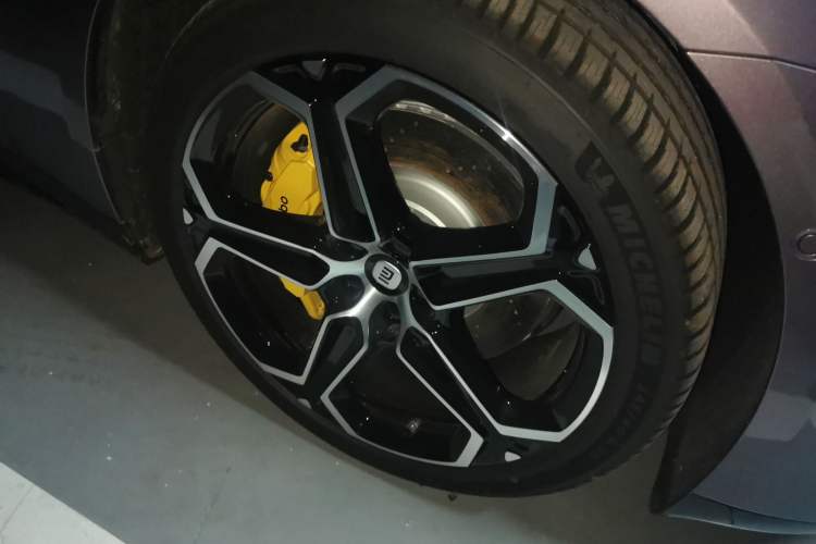 Used Xiaomi Auto SU7 2026 Model Pro Right Front Wheel Hub