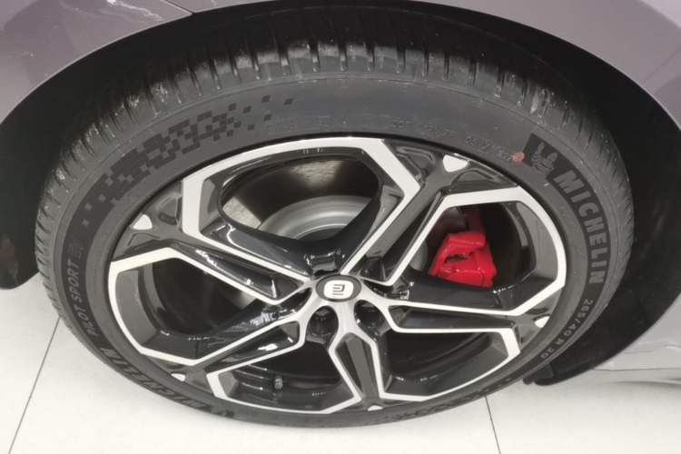 Used Xiaomi Auto SU7 2026 Model Max Right Rear Wheel Hub